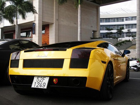 Ngoài Lamborghini Aventador LP700-4 vàng thì chiếc Lamborghini Gallardo cũng có mặt tại hành trình siêu xe năm nay.